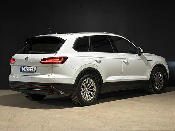 Volkswagen Touareg 4 of 5