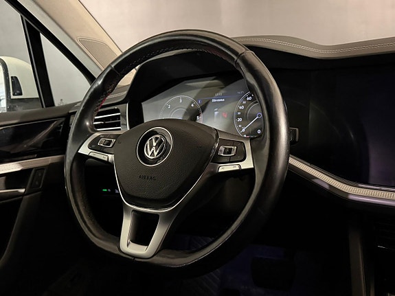 Volkswagen Touareg 8 of 15