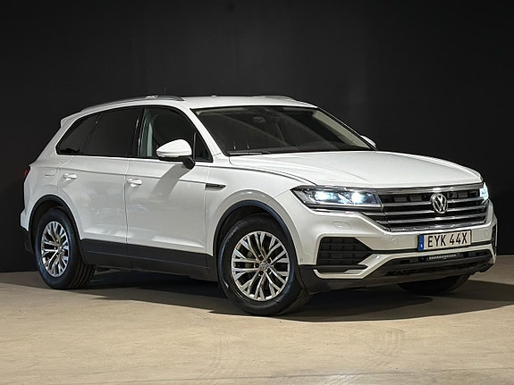 Volkswagen Touareg 2 of 5