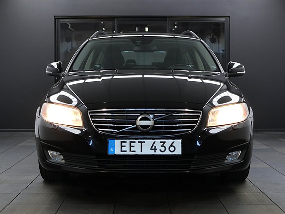 Volvo V70 3 of 5