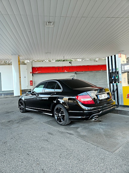 Mercedes-Benz C220 6 of 6