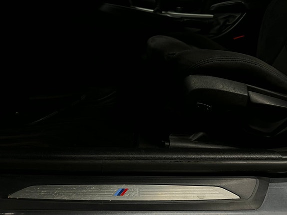 BMW 330i 23 of 30