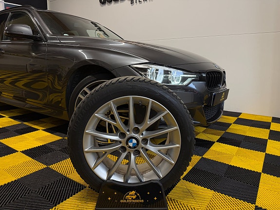BMW 330i 7 of 30
