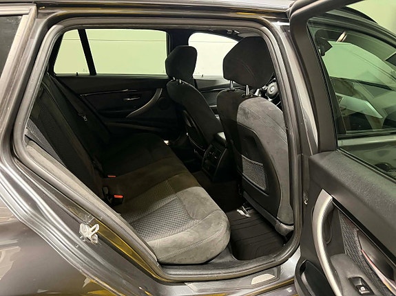 BMW 330i 30 of 30