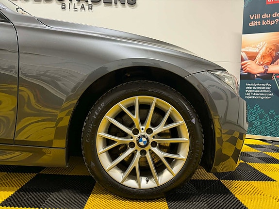 BMW 330i 7 of 30