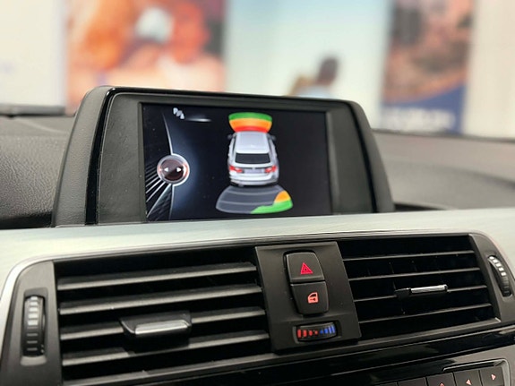 BMW 330i 27 of 30
