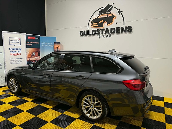 BMW 330i 9 of 30