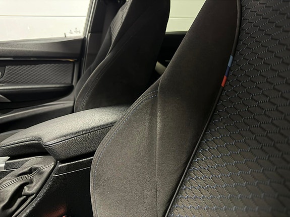 BMW 330i 17 of 30