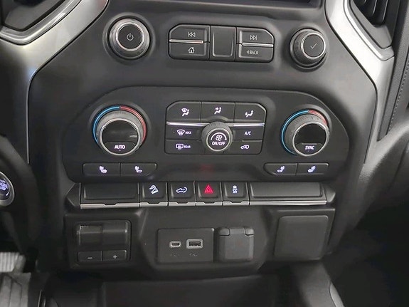 Chevrolet Silverado 1500 14 of 18