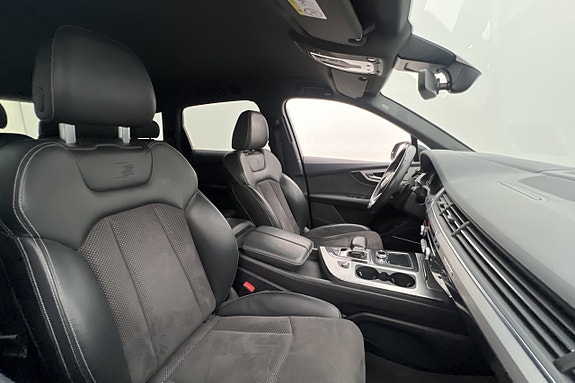 Audi Q7 25 of 30
