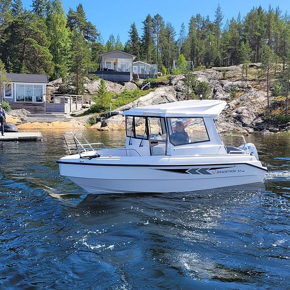 Sandström Ultra 57 Cabin -26 Paketpriser med Mercury