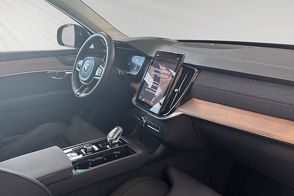 Volvo XC90 7 of 17