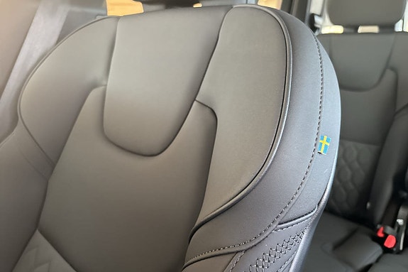 Volvo XC90 15 of 17
