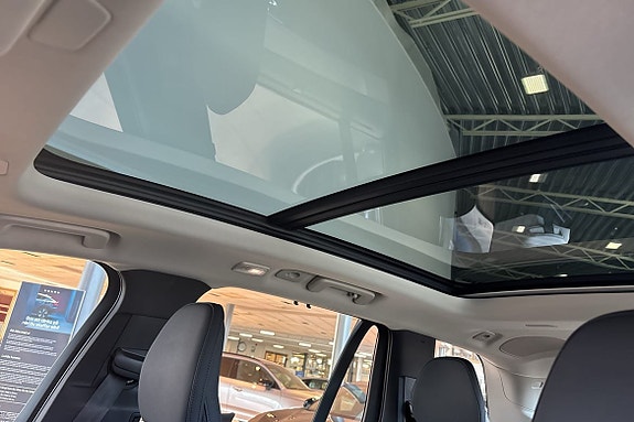 Volvo XC90 11 of 17