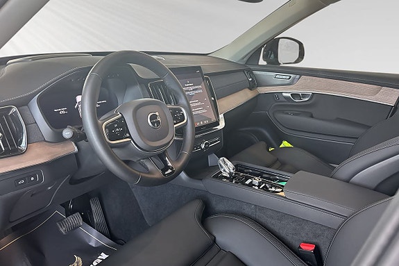 Volvo XC90 17 of 17
