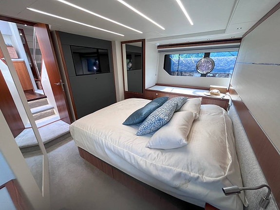 Sunseeker Predator 57 -2018 | Volvo Penta D13-900 | Dockmate 9 of 12