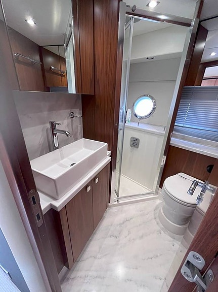 Sunseeker Predator 57 -2018 | Volvo Penta D13-900 | Dockmate 10 of 12