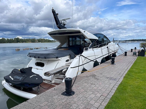 Sunseeker Predator 57 -2018 | Volvo Penta D13-900 | Dockmate 2 of 12