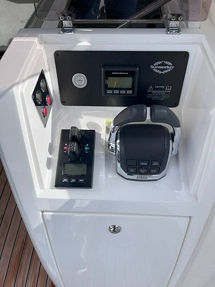 Sunseeker Predator 57 -2018 | Volvo Penta D13-900 | Dockmate 6 of 12
