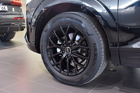 Audi Q3 3 of 5