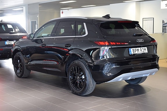 Audi Q3 2 of 5