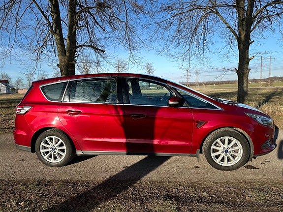 Ford S-MAX 8 of 22