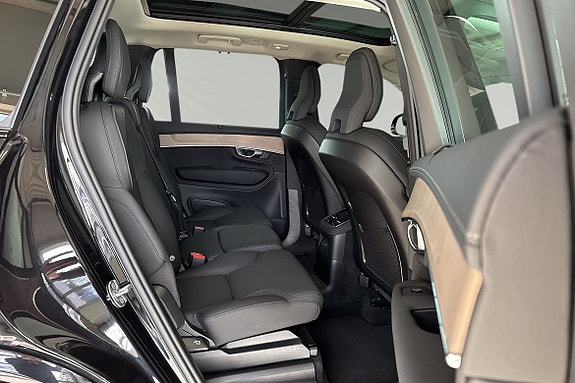 Volvo XC90 12 of 30
