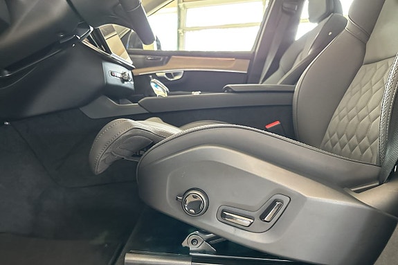 Volvo XC90 18 of 30