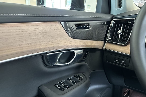 Volvo XC90 23 of 30