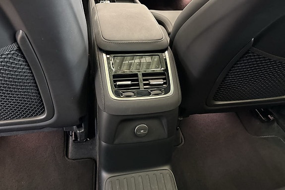 Volvo XC90 17 of 30