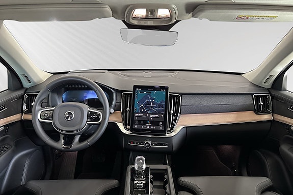 Volvo XC90 10 of 30