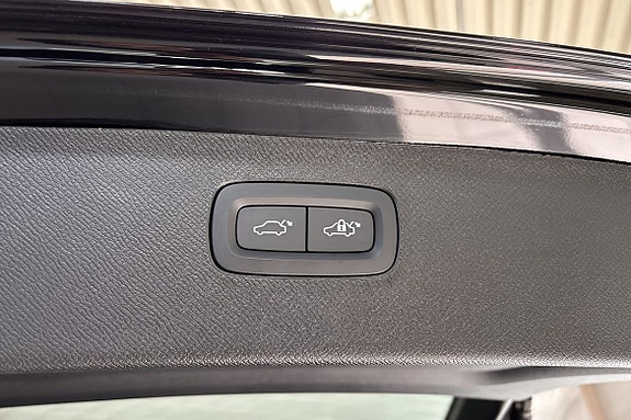 Volvo XC90 15 of 30