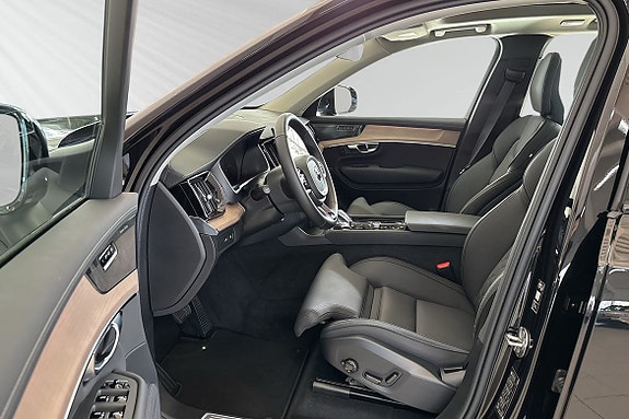 Volvo XC90 8 of 30
