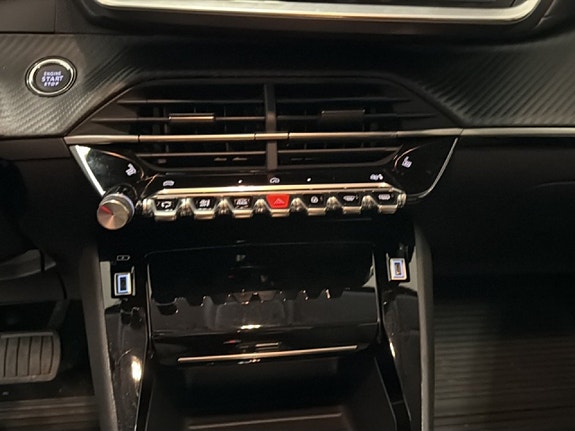 Peugeot 208 12 of 14