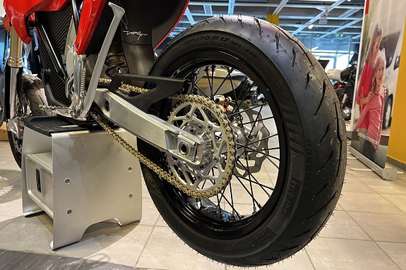 Stark Varg SM Alpha 80HK Medium / Pirelli *Finns i lager* 8 of 10
