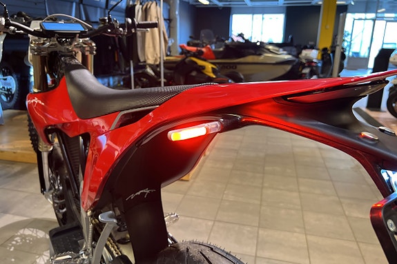 Stark Varg SM Alpha 80HK Medium / Pirelli *Finns i lager* 9 of 10