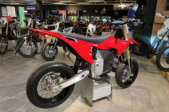 Stark Varg SM Alpha 80HK Medium / Pirelli *Finns i lager* 3 of 10