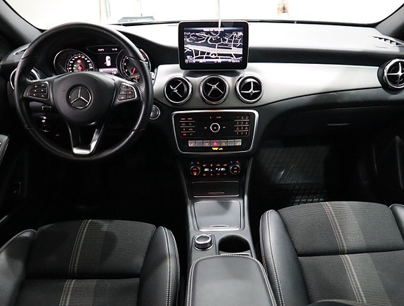 Mercedes-Benz GLA180 11 of 22