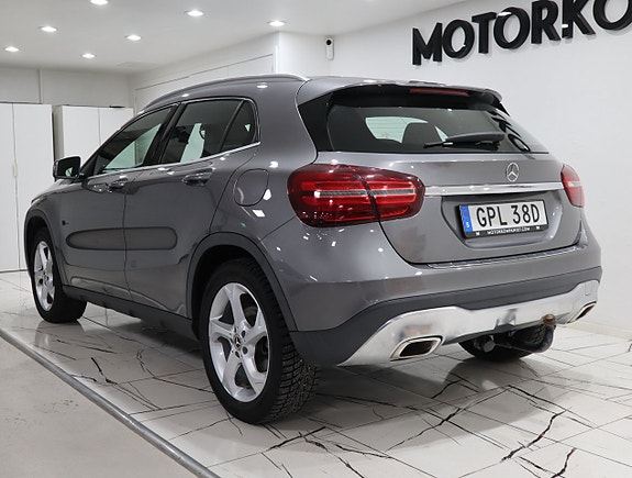 Mercedes-Benz GLA180 4 of 22