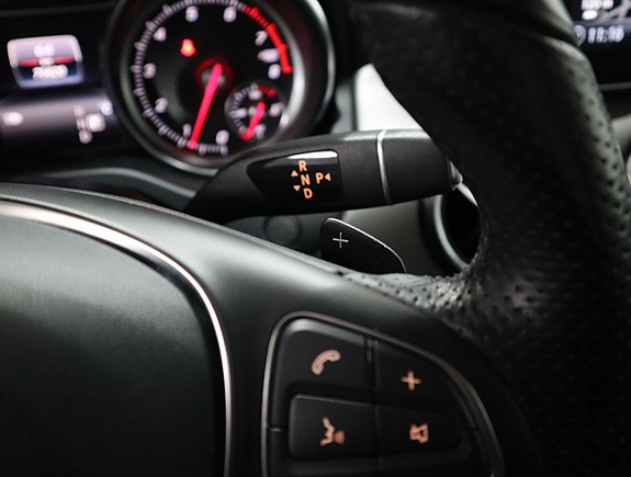 Mercedes-Benz GLA180 16 of 22