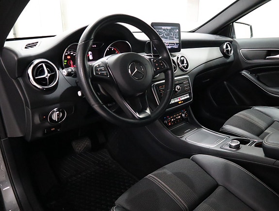 Mercedes-Benz GLA180 9 of 22