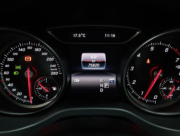 Mercedes-Benz GLA180 13 of 22