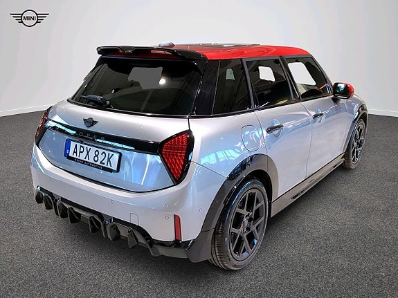 MINI Cooper 4 of 5