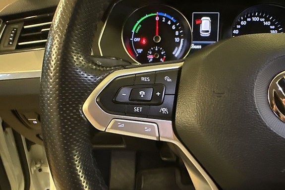 Volkswagen Passat 21 of 26