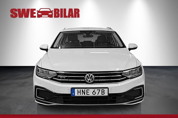 Volkswagen Passat 2 of 26
