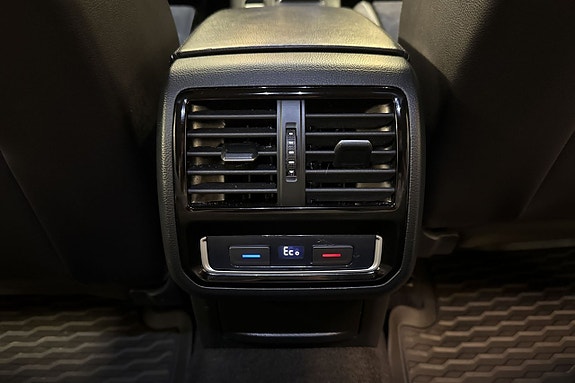 Volkswagen Passat 19 of 26