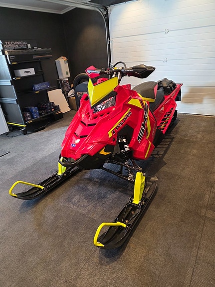 Polaris 850 sks 146" 1090:- i mån utan handpenning
