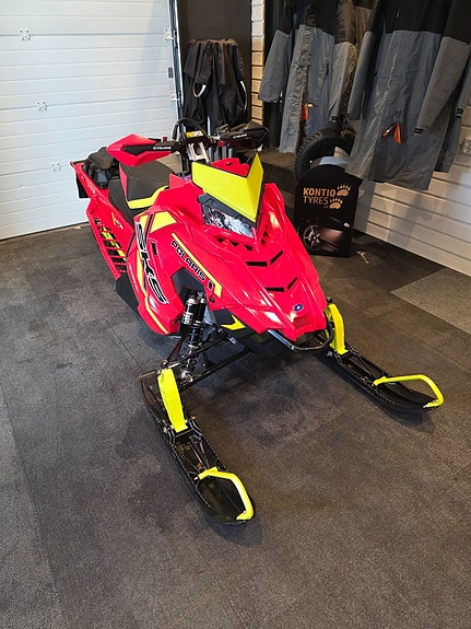 Polaris 850 sks 146" 1090:- i mån utan handpenning 3 of 7