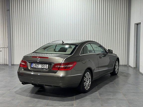 Mercedes-Benz E220 8 of 14