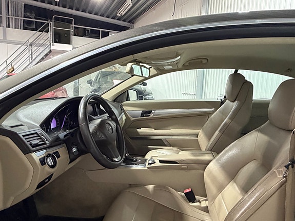 Mercedes-Benz E220 10 of 14